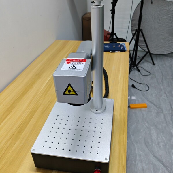 Industriële fiberlaser-markeer - Industrial Laser Engraving Machine For Metal recensie en prijs